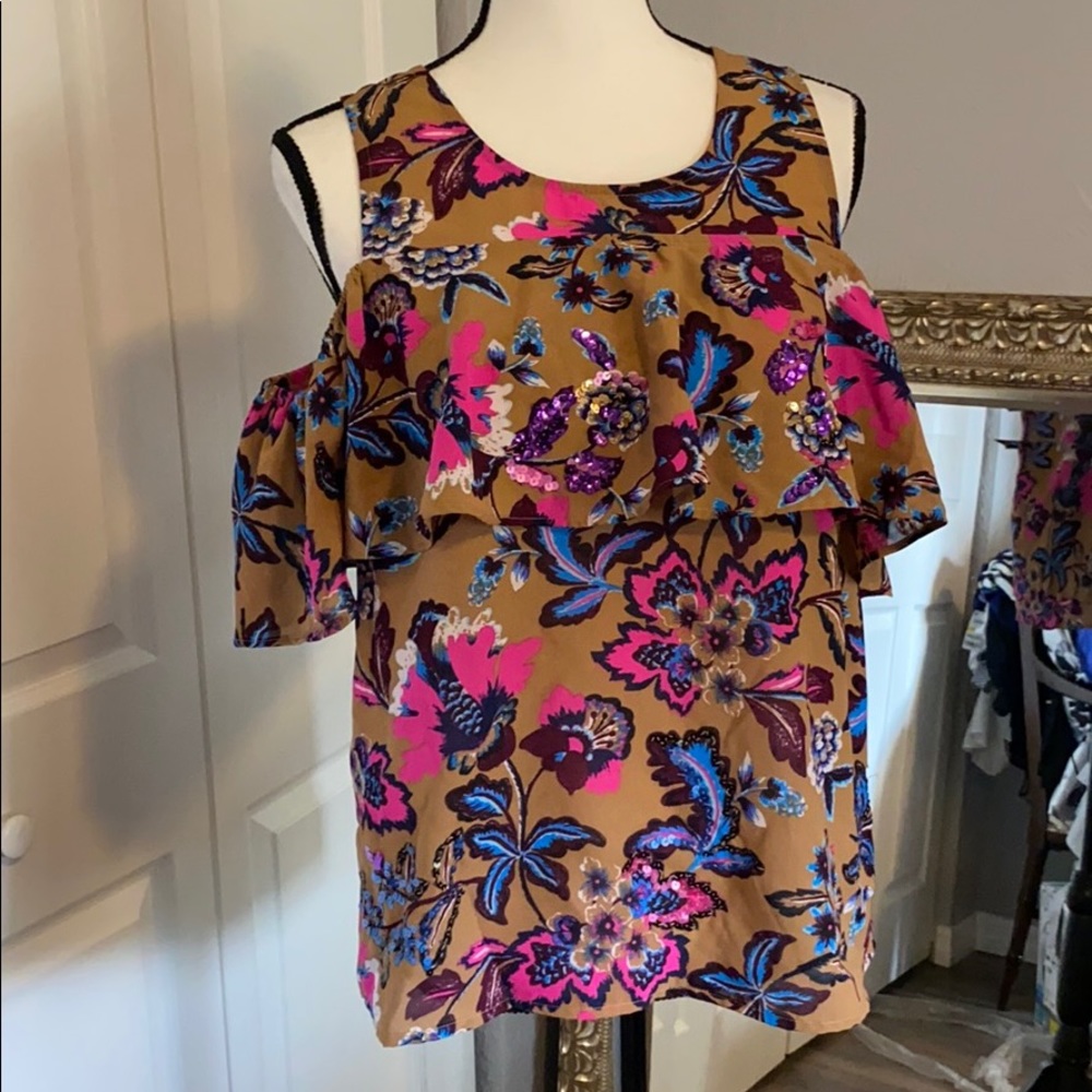 NEW INC COLD SHOULDER TOP❤️